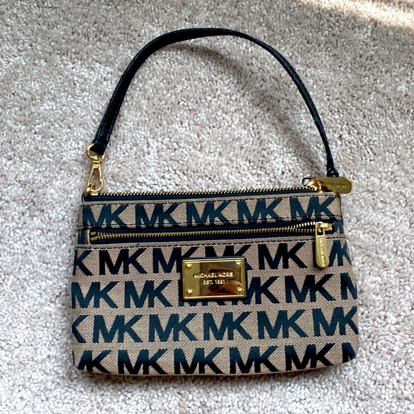 Michael Kors wristlet - Picture 1 of 4